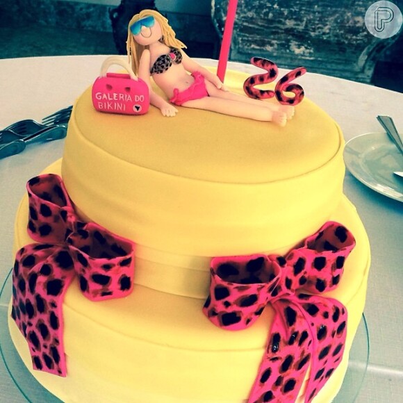 Ana Paula Siebert ganhou um bolo personalizado de aniversário