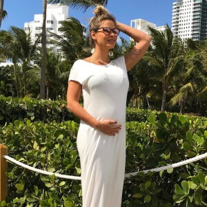 Andressa Suita, grávida de Gusttavo Lima, usou looks variados durante sua permanência em Miami. Os looks soltinhos e confortáveis foram os mais apostados pela modelo