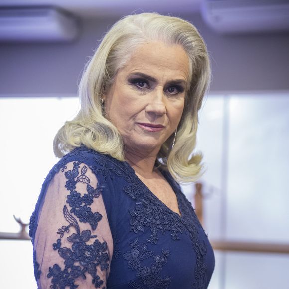 Mág (Vera Holtz) é presa pelo assassinato de Elio (João Campos) na novela 'A Lei do Amor'