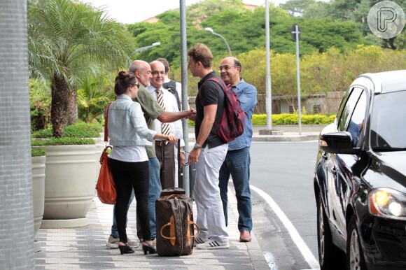 Fernanda Vasconcellos e Cássio Reis são vistos no aeroporto de Congonhas, de SP