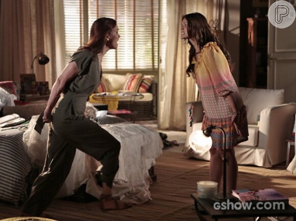 Helena (Julia Lemmertz) e Luiza (Bruna Marquezine) tem uma briga séria na novela 'Em Família'
