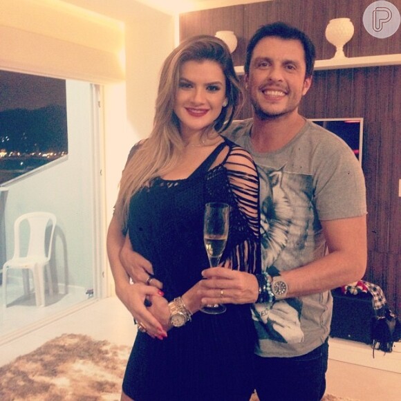 Mirella Santos, casada com Wellington Muniz, está grávida de uma menina, em 19 de fevereiro de 2014