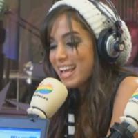 Anitta canta versão espanhola para 'Show das Poderosas' em rádio europeia