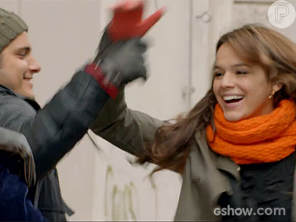 André (Bruno Gissoni) e Luiza (Bruna Marquezine) viajaram juntos para Viena, na novela 'Em Família'