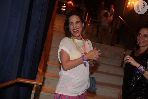 Wanessa conferiu o show de Preta Gil na noite de sexta-feira, 21 de fevereiro de 2014, em São Paulo. Usando uma blusa larguinha, a cantora exibiu uma discreta barriguinha de grávida