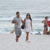 Malvino Salvador e Kyra Gracie, grávida do ator, deixam praia no Rio de Janeiro