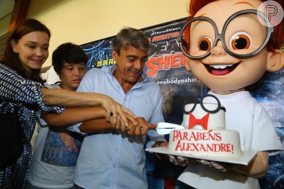 Alexandre Borges comemora aniversário ao lado de Julia Lemmertz neste domingo, 23 de fevereiro de 2014 o Rio de Janeiro em pré-estreia de filme de animação