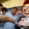 Alexandre Borges comemora aniversário ao lado de Julia Lemmertz e do filho, Miguel, no Rio de Janeiro em pré-estreia de filme de animação