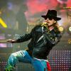 O Guns N' Roses volta ao Brasil em março para uma série de sete shows. E Axl Rose já enviou sua lista de exigências para a produtora responsável pelos concertos. Entre os ítens que não podem faltar estão toalhas pretas, comidas típicas e até um quiropata