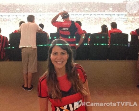 Carol Sampaio posa no camarote do Flamengo