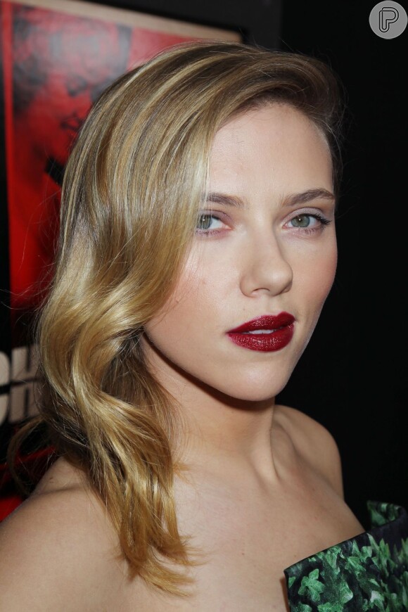 Scarlett Johansson brilha no tapete vermelho