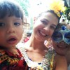 Luana leva o filho Dom para curtir a folia em festa de escolhinha, no Rio, ao lado da avó, mãe da atriz