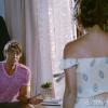 Cadu (Reynaldo Gianecchini) sugere que Clara (Giovanna Antonelli) peça um empréstimo a Marina (Tainá Müller) e ela se recusa, na novela 'Em Família'