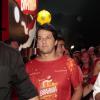 Na noite desta sexta (28), Marcelo Serrado curtiu o Carnaval em São Paulo sem a mulher