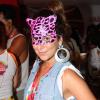 Fernanda Paes Leme foi ao camarote Expresso 2222 com uma máscara de oncinha (01 de março de 2014)