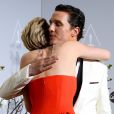 Matthew McConaughey recebe o carinho de Jennifer Lawrence