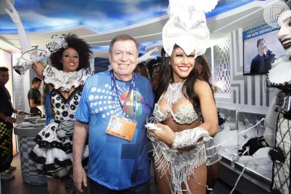 Boni recebe seus convidados no camarote Rio Samba e Carnaval no domingo, 2 de março de 2014