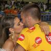 Fernanda Lima beija Rodrigo Hilbert no Camarote Devassa, em 03 de março de 2014