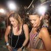 Bruna Marquezine e Alice Wegmann se esbaldam dançando 'Lepo Lepo' no trio de Ivete Sangalo em Salvador