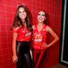 Bruna Marquezine e Paloma Bernardi escolheram looks parecidos para cair na folia no primeiro dia de desfiles das escolas de Samba na Sapucaí na noite de domingo, 2 de março de 2014