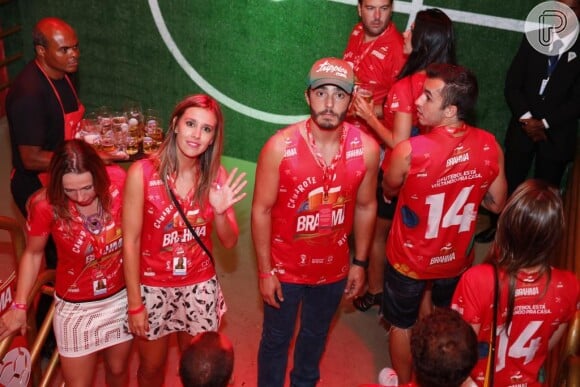 Thiago Rodrigues discute com ex-mulher, a jornalista Cristiane Dias, em noite Carnaval em um camarote no Rio de Janeiro