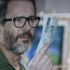 Fernando (Leonardo Mendeiros) oferece R$500 a Jairo (Marcello Melo Jr.) para ele sumir com a filha, na novela 'Em Família'