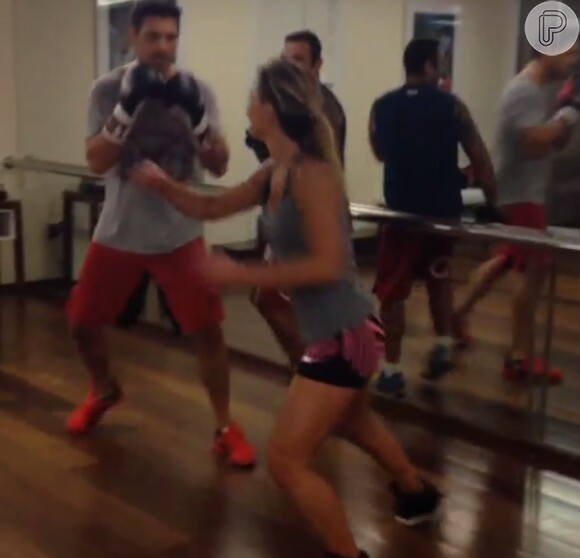 Sabrina Sato treina boxe com João Vicente de Castro e mostra habilidade no esporte