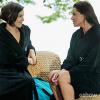 Clara (Giovanna Antonelli) chama Marina (Tainá Müller) para uma conversa, na novela 'Em Família'