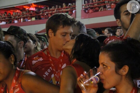 Fabio Porchat e Juli Videla apareceram juntos pela primeira vez durante o Carnaval