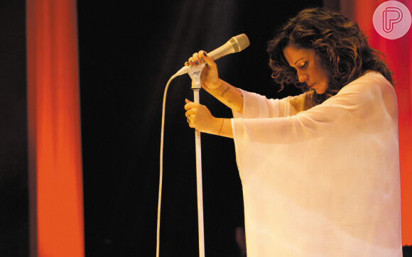 Maria Rita cantou 'Encontros e Despedidas', música-tema de 'Senhora do Destino' (2004), novela de Aguinaldo Silva