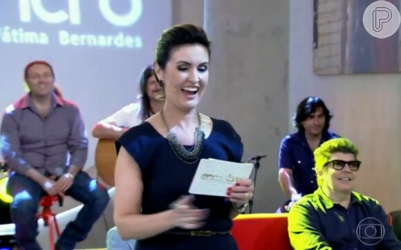 Fátima Bernardes dança discretamente o 'Lepo Lepo' no programa 'Encontro'