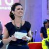 Fátima Bernardes sorri ao dançar o 'Lepo Lepo' no programa 'Encontro'