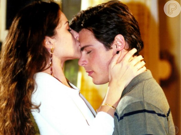 Giovanna Antonelli formou par romântico com Luigi Barricelli na novela 'Laços de Família'