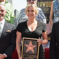 Kate Winslet recebe estrela na Calçada da Fama de Hollywood: 'Muito honrada'