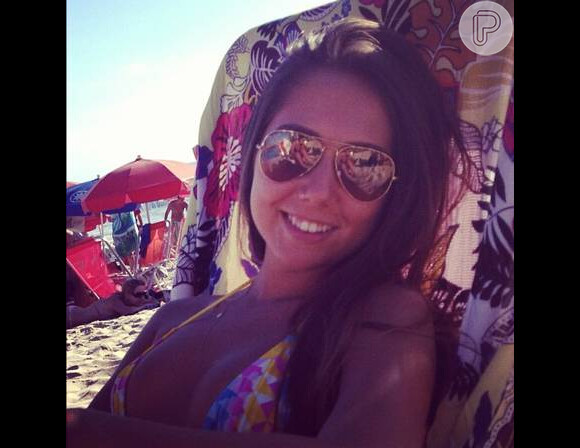Carolina Portaluppi na praia de Ipanema, no Rio de Janeiro, aproveitando o domingo de sol