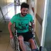 Kiko Pissolato explica queda que o deixou com o pé quebrado: 'Caí de uma árvore'