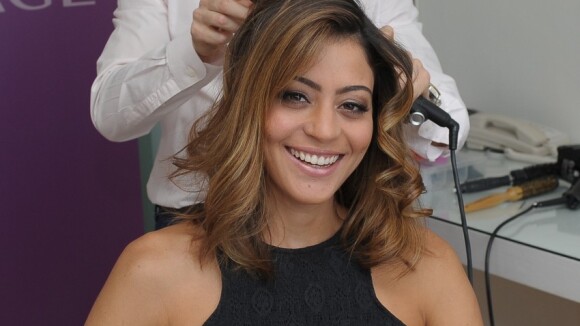 Carol Castro cuida dos cabelos em hotel de São Paulo durante lançamento de marca