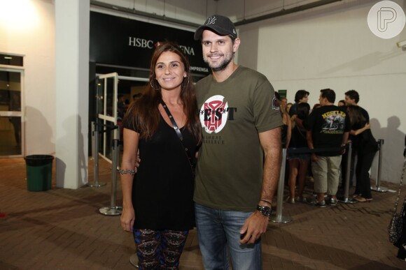 Giovanna Antonelli e o marido, Leonardo Nogeuira, vão ao show da banda Guns N' Roses, no Rio de Janeiro, em 20 de março de 2014