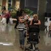 Juliana Paes faz passeio em shopping do Rio de Janeiro com os dois filhos, Pedro e Antônio, em 22 de março de 2014