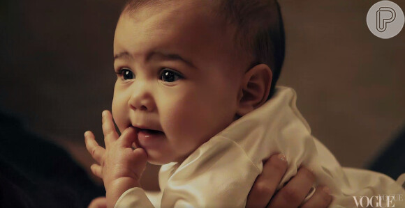 North West, filha de Kim Kardashian e Kanye West, está com 9 meses