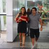 Nivea Stelmann e o marido, Marcus Rocha, deixam a maternidade com Bruna (26 de março de 2014)