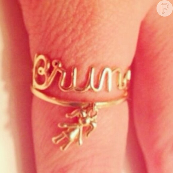 Nivea Stelmann ganhou um anel com o nome da filha de presente do marido
