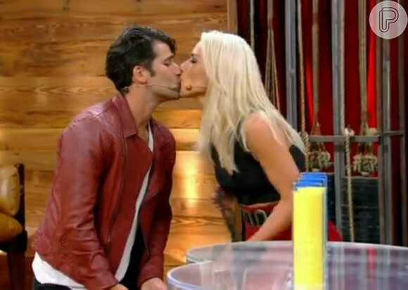 Bruno ganhou um beijo carinhoso de sua mulher, Giovanna Ewbank