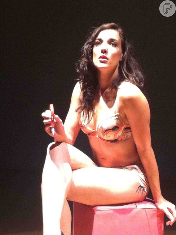 Afastada da TV desde 'Fina Estampa' (2011), Adriana Birolli atuou na peça 'Manual prático da mulher desesperada'