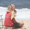 Leticia Spiller grava comercial em praia no Rio de Janeiro neste domingo, 30 de março de 2014; atriz levou o filho, Pedro, fruto do relacionamento com o ator Marcello Novaes