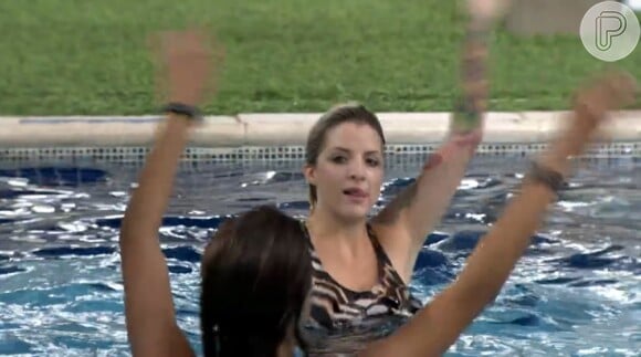 Angela, Vanessa e Clara festejam final do 'BBB 14' entre mulheres na piscina