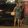 Susana Vieira e Sandro Pedroso, seu ex-namorado, voltaram a se encontrar; os dois foram clicados na frente de um restaurante no Rio de Janeiro