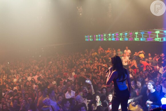 06 de abril de 2014 - Anitta lota casa de shows no Rio