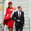 William e Kate precisaram da autorização da rainha Elizabeth para viajar no mesmo avião que o filho