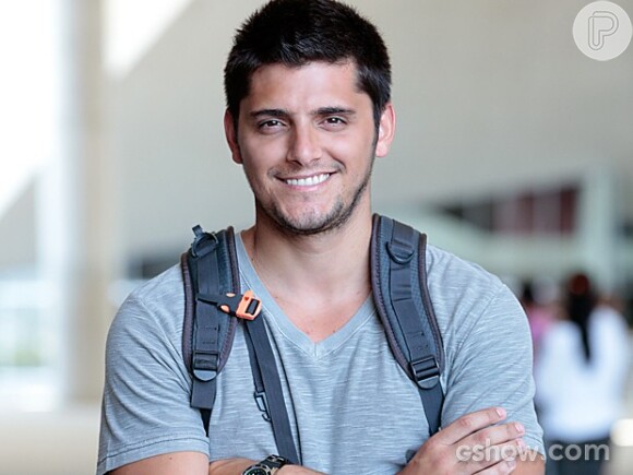 André (Bruno Gissoni) é namorado de Luiza (Bruna Marquezine) na novela 'Em Família'